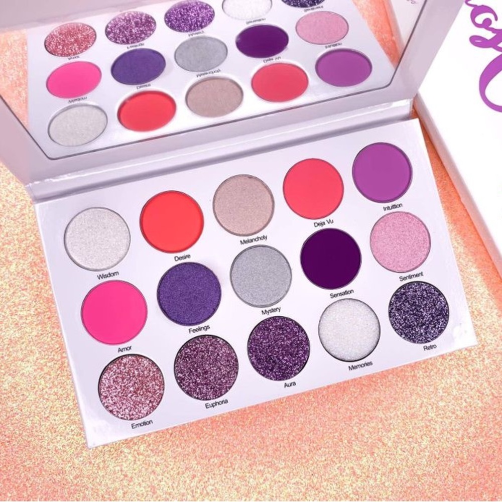 Solo Giovane Dreamy Nostalgia Eyeshadow Palette